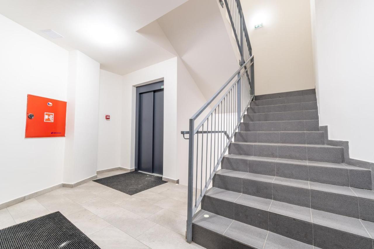 Brand New Studio Apartment # 42 In Brand New Building With Free Parking In The Center Praga Exterior foto